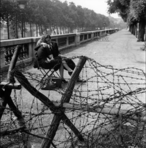 Doisneau: Amour et barbelés.